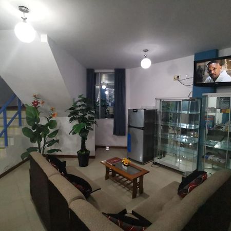 Hostal Puerto Ingles Іло Екстер'єр фото