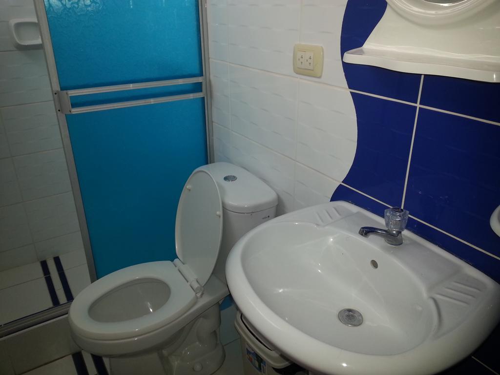 Hostal Puerto Ingles Іло Екстер'єр фото